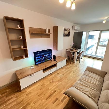 Airport Flyhub Chic Apartment Iasi Exterior photo