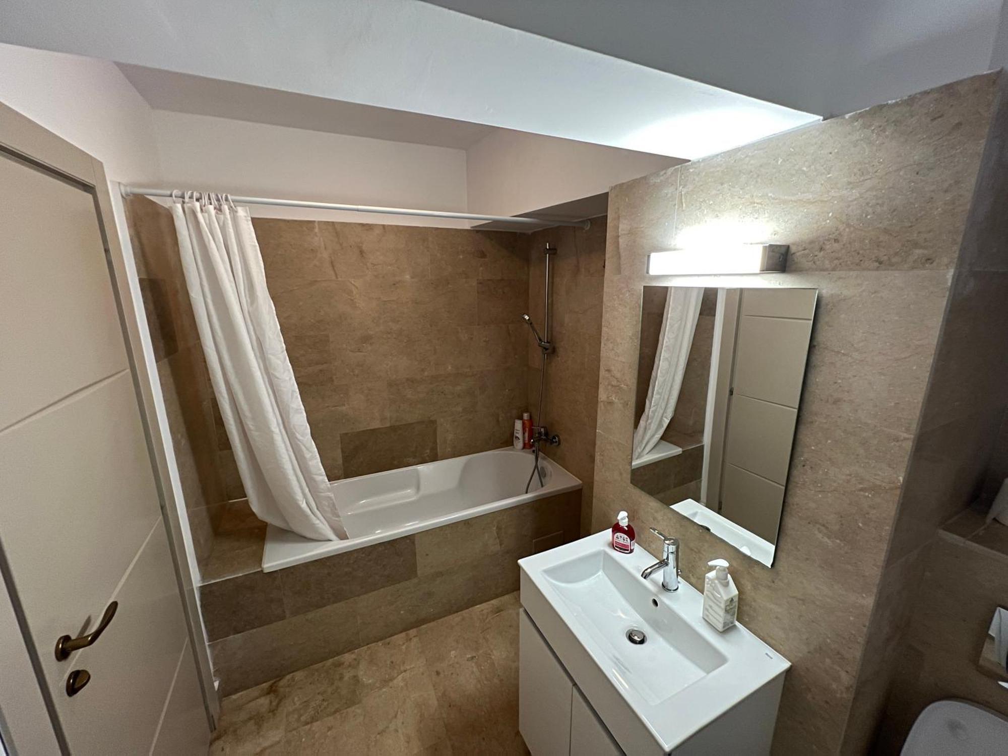 Airport Flyhub Chic Apartment Iasi Exterior photo