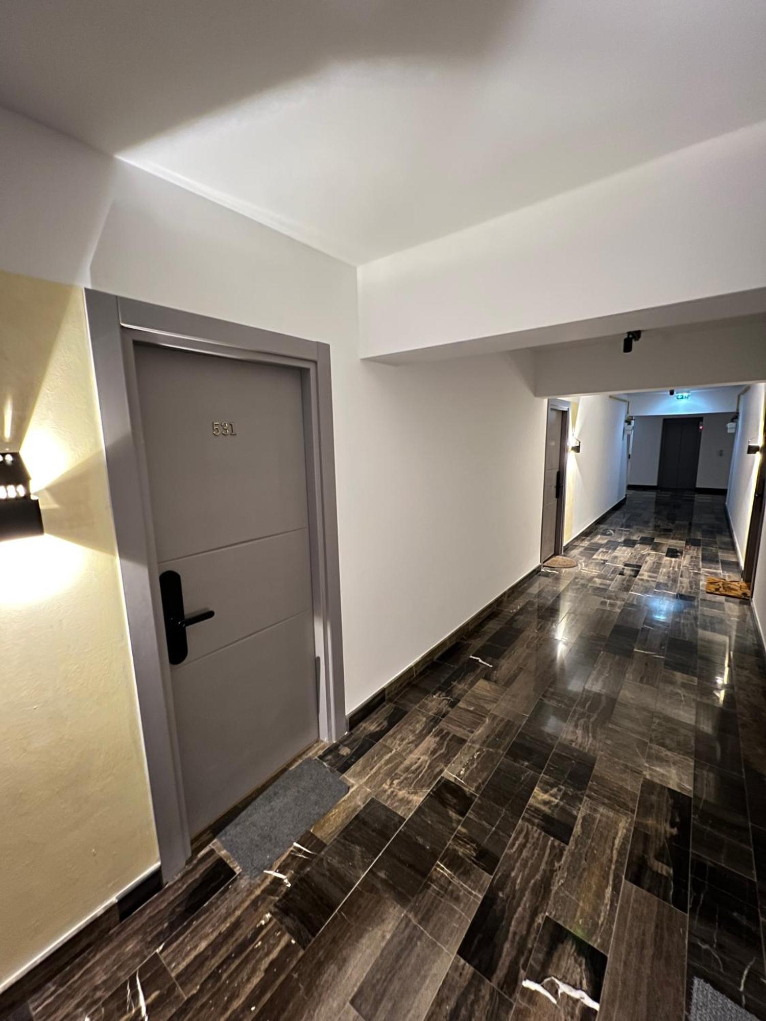Airport Flyhub Chic Apartment Iasi Exterior photo