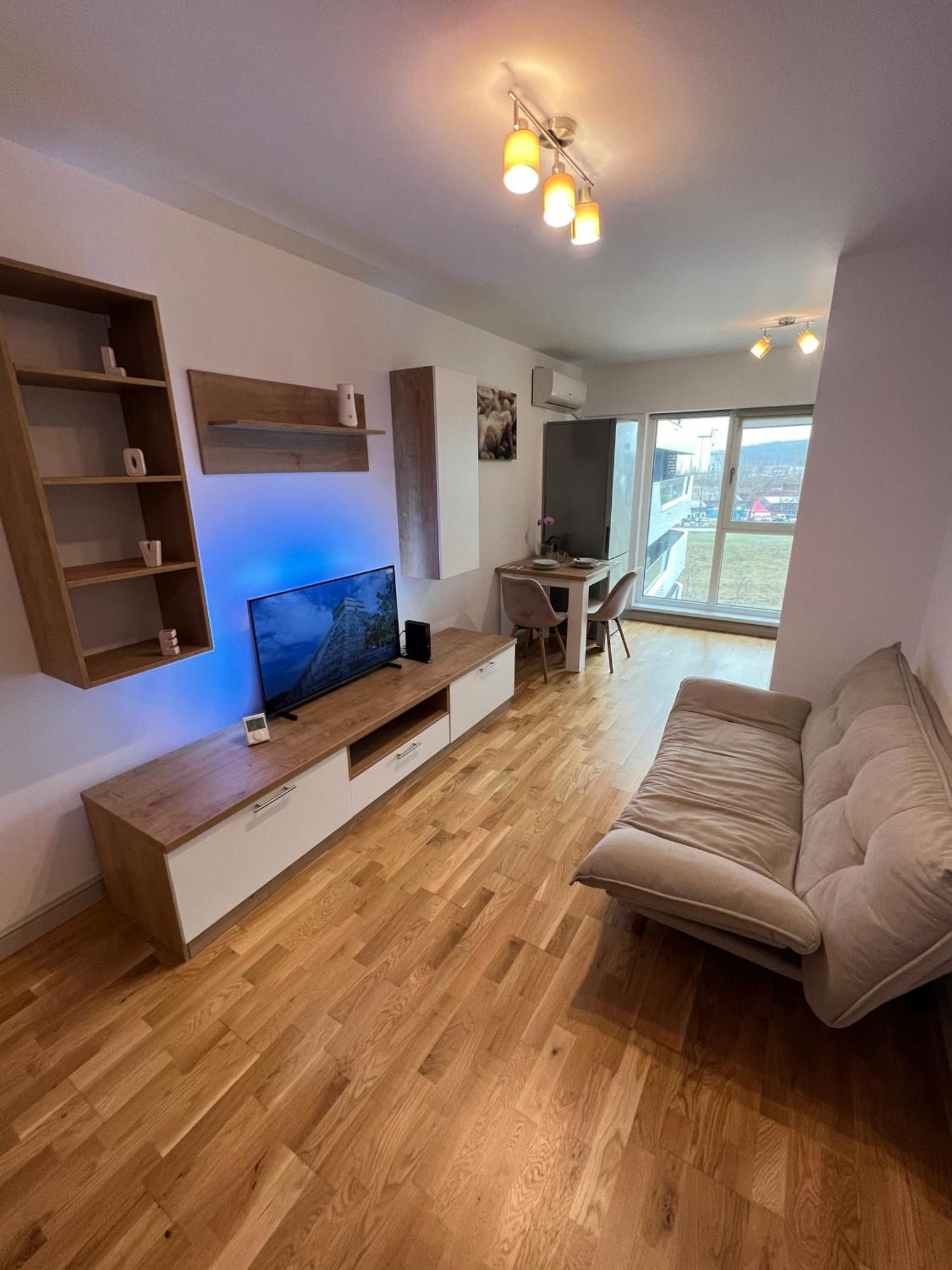 Airport Flyhub Chic Apartment Iasi Exterior photo